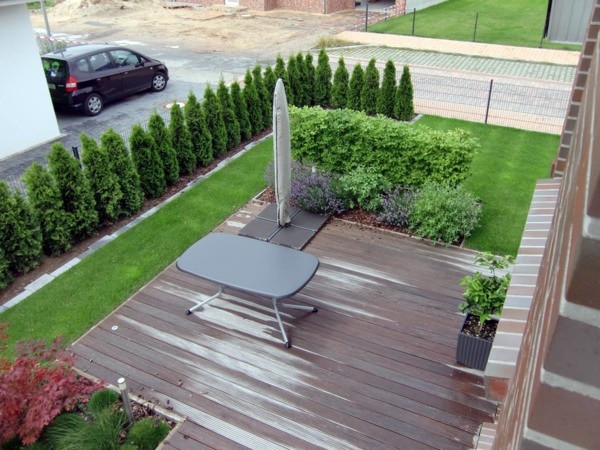 Blinds for terrace - living green wall protects your privacy