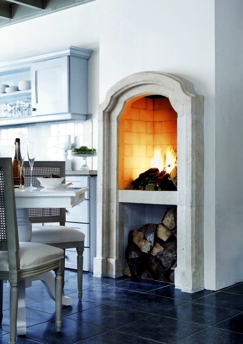 Installing a fireplace in the kitchen - warmth and comfort