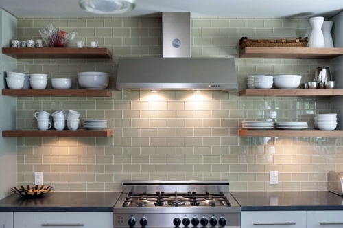 Küchenrückwand - Open kitchen shelves make professional