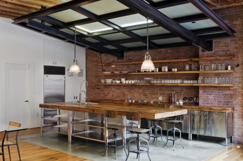 Open kitchen shelves make professional