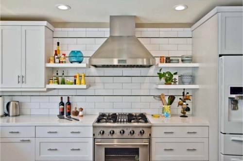 Open kitchen shelves make professional