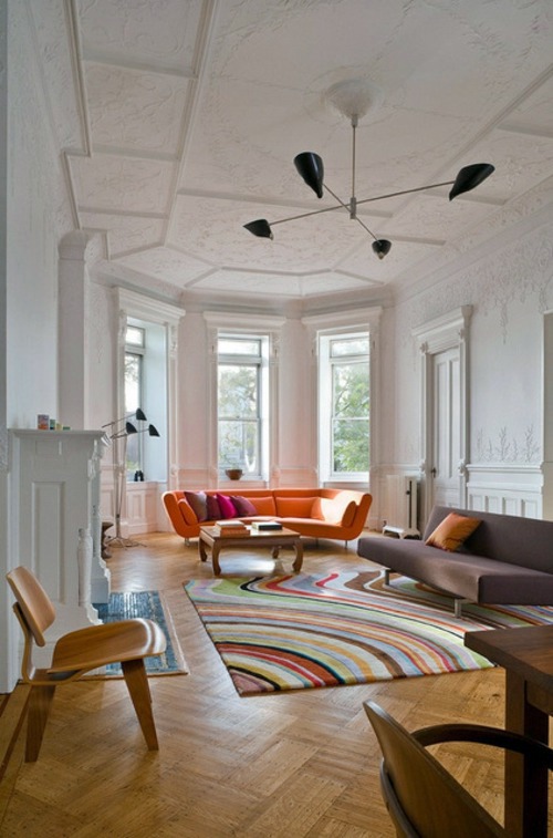Renovating the living room by using accent the style