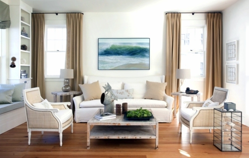 Renovating the living room by using accent the style