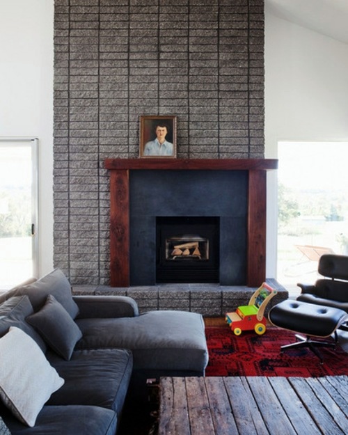 Renovating the living room by using accent the style