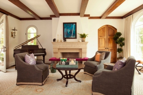 Renovating the living room by using accent the style