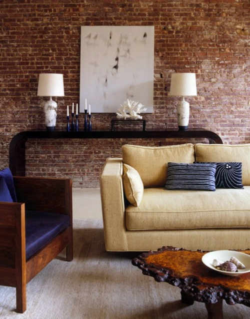 Renovating the living room by using accent the style