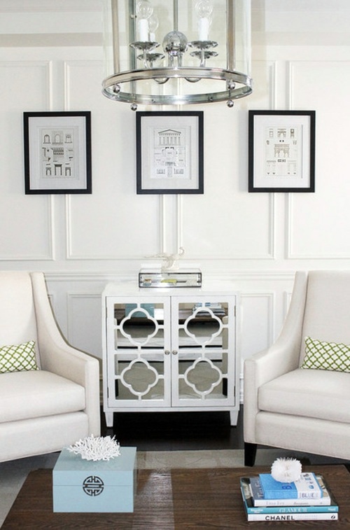 Renovating the living room by using accent the style