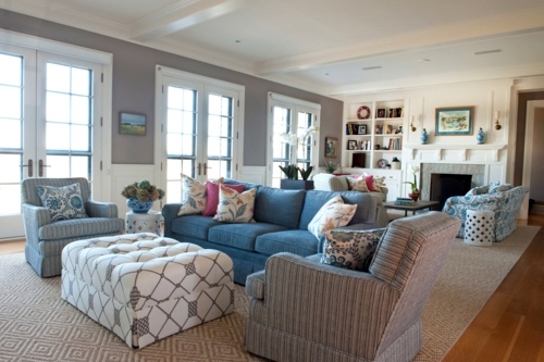Renovating the living room by using accent the style