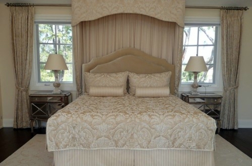 23 stylish and extravagant idea for a canopy bed in the bedroom