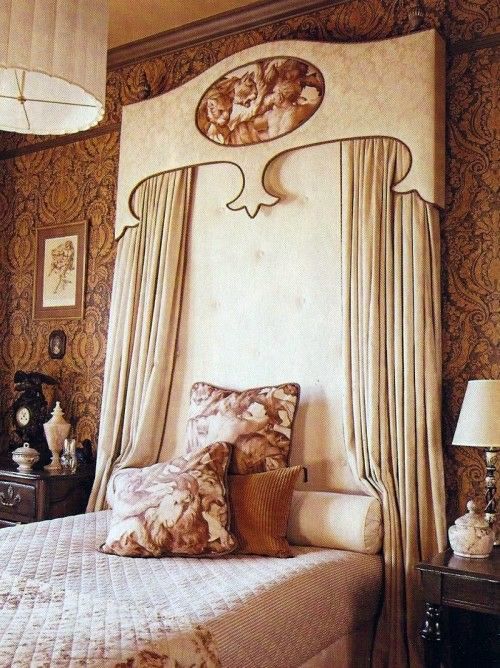 23 stylish and extravagant idea for a canopy bed in the bedroom