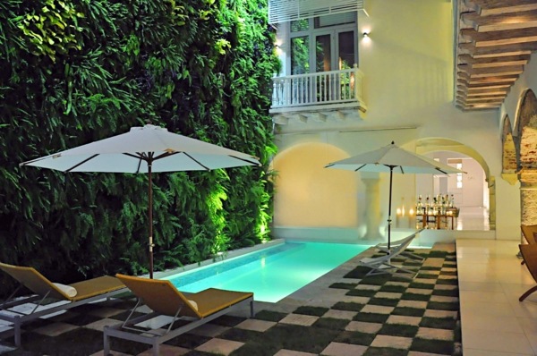 Pool - Vertical garden next to the swimming pool brings more green into your home Pool - Vertical garden next to the swimming pool brings more green into your home