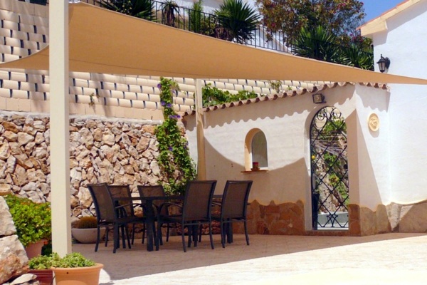 Terrace and garden sun protection ideas - use solar sails and awnings