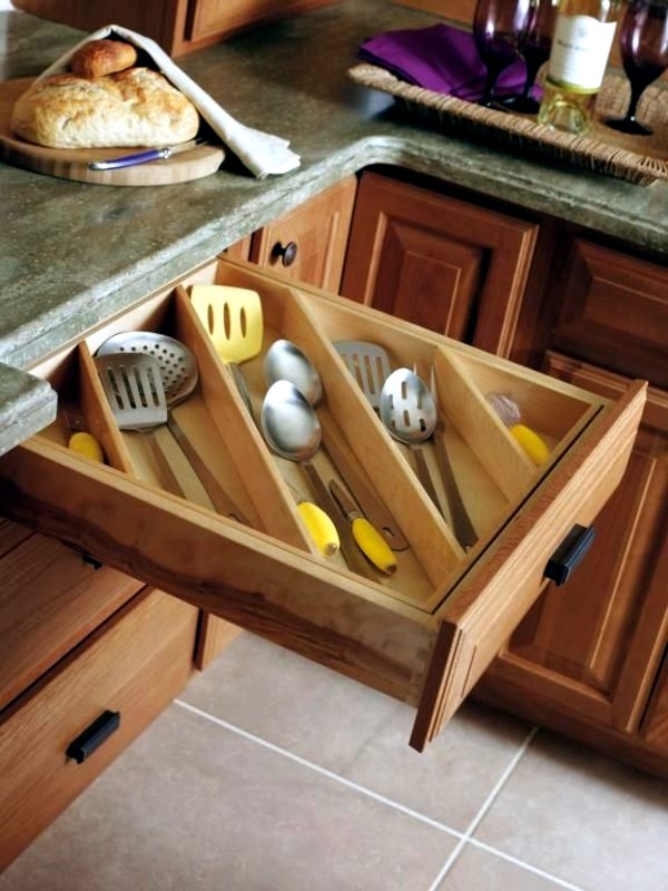 Kitchen drawer dividers – organize your kitchen equipment!