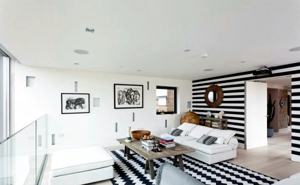Renovation in a water tower in London gives a Nice Apartment Renovation in a water tower in London gives a Nice Apartment