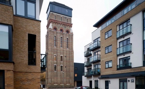 Renovation in a water tower in London gives a Nice Apartment Renovation in a water tower in London gives a Nice Apartment