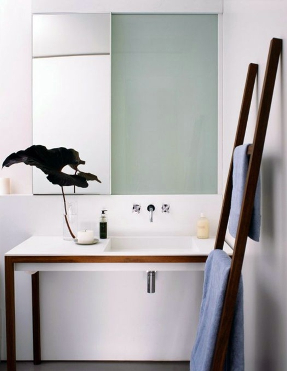 Badeinrichtung - Wooden towel ladder in both rustic as well as in modern bathroom Badeinrichtung - Wooden towel ladder in both rustic as well as in modern bathroom