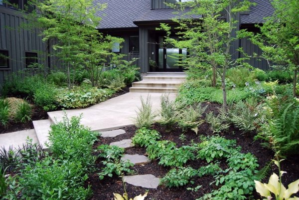 Make garden and landscaping with a little water Make garden and landscaping with a little water