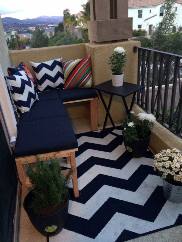 A colored carpet will refresh your terrace balcony