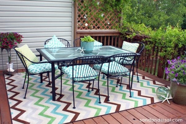 A colored carpet will refresh your terrace balcony beautiful