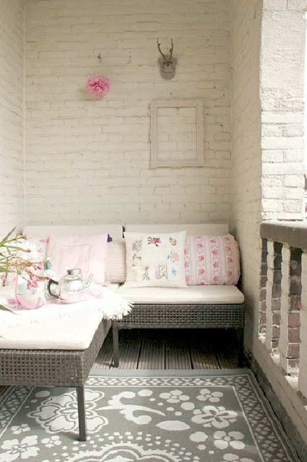 A colored carpet will refresh your terrace balcony beautiful