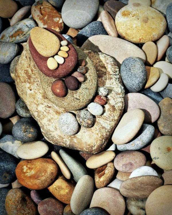 Dekoideen - Garden decorations - stone feet are great Sommerdeko