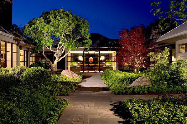 Fascinating lighting in the garden transforms the exterior in a small paradise