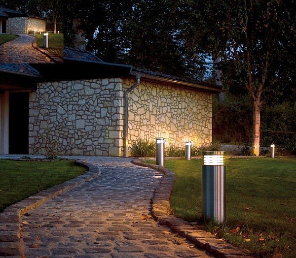 Fascinating lighting in the garden transforms the exterior in a small paradise