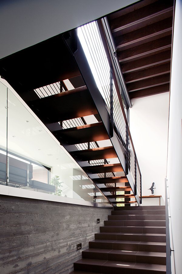 Modern extravagant residence within a charming landscape