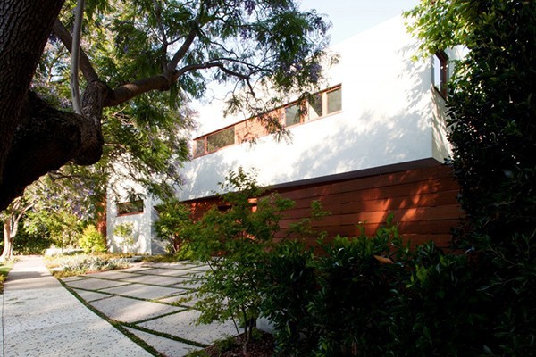 Modern extravagant residence within a charming landscape