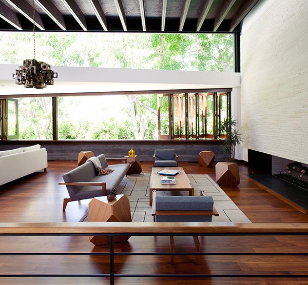 Modern extravagant residence within a charming landscape