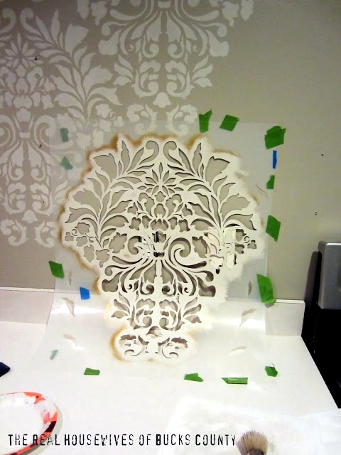 How to paint a wall stencil?