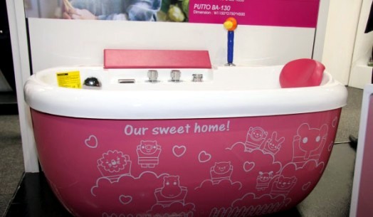 Children's room design - the new pink kids bathroom of Interbath