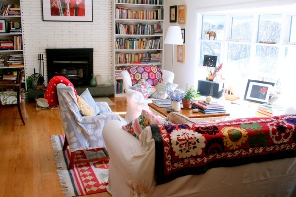 Apartment set ideas - variety of home furnishings and lively textures