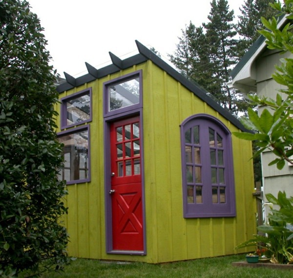 Garden houses made of wood - nice and compact garden shed in the backyard