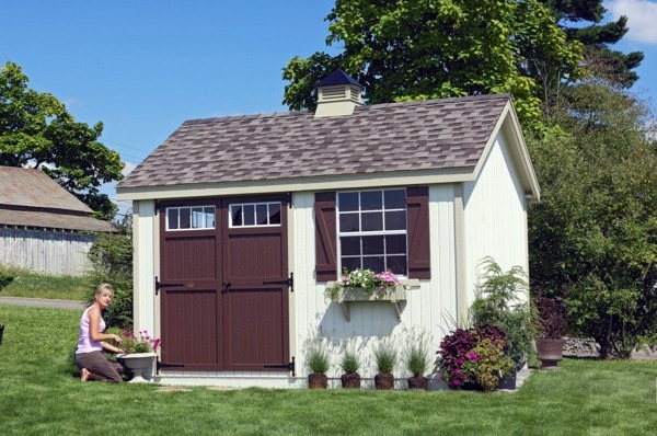 Garden houses made of wood - nice and compact garden shed in the backyard