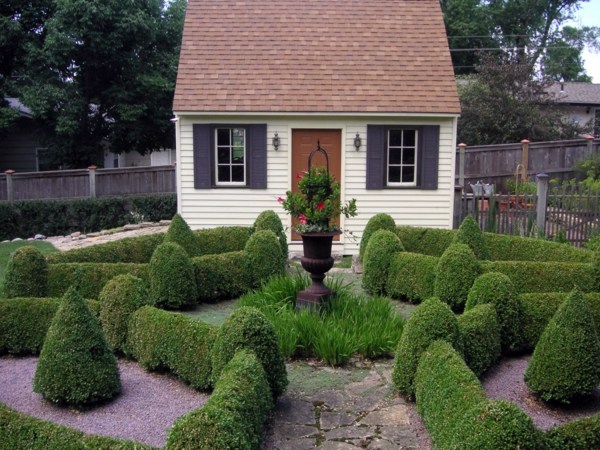Garden houses made of wood - nice and compact garden shed in the backyard