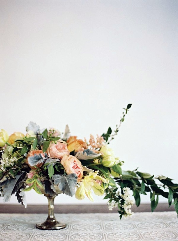 Insert autumn flowers as table decoration or home - great examples