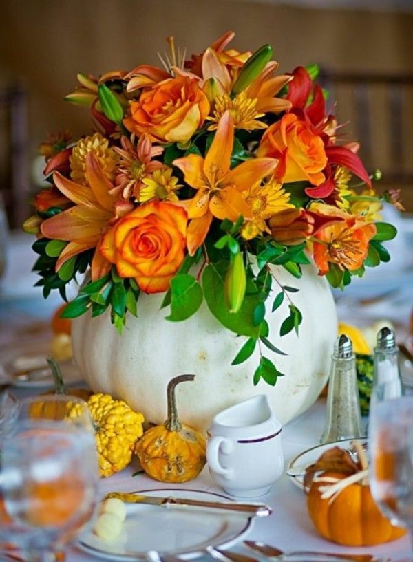 Insert autumn flowers as table decoration or home - great examples Insert autumn flowers as table decoration or home - great examples