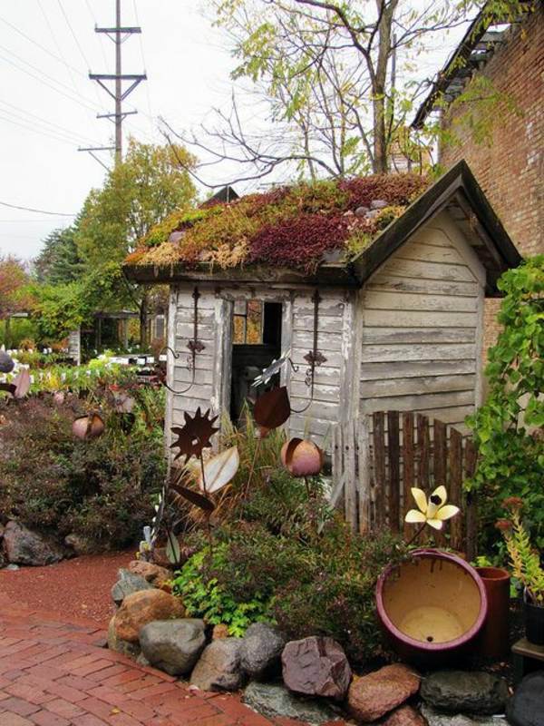 Green Roof Garden House - Exterior in Green