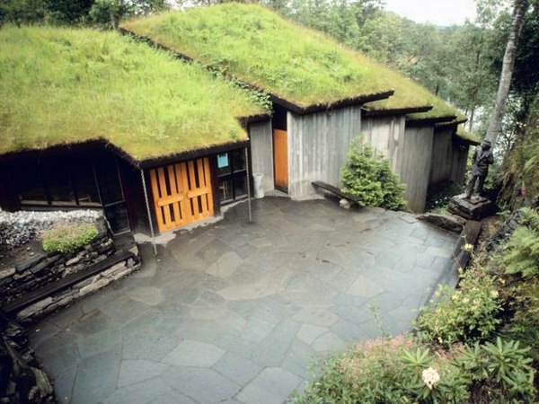 Green Roof Garden House - Exterior in Green