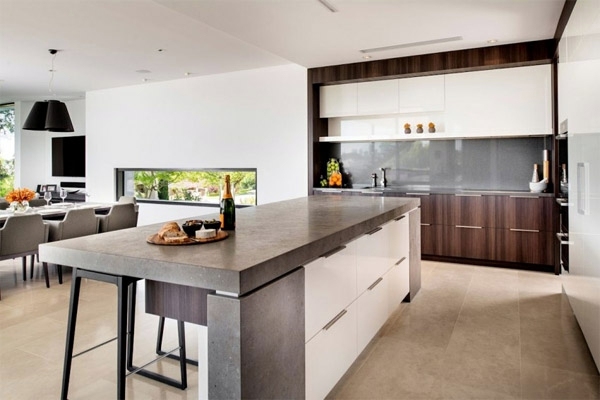 Modern house with gorgeous views in Australia
