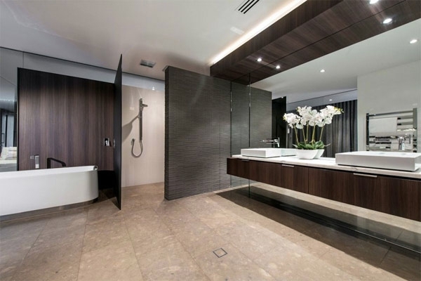 Modern house with gorgeous views in Australia