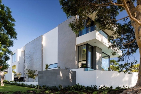 Modern house with gorgeous views in Australia