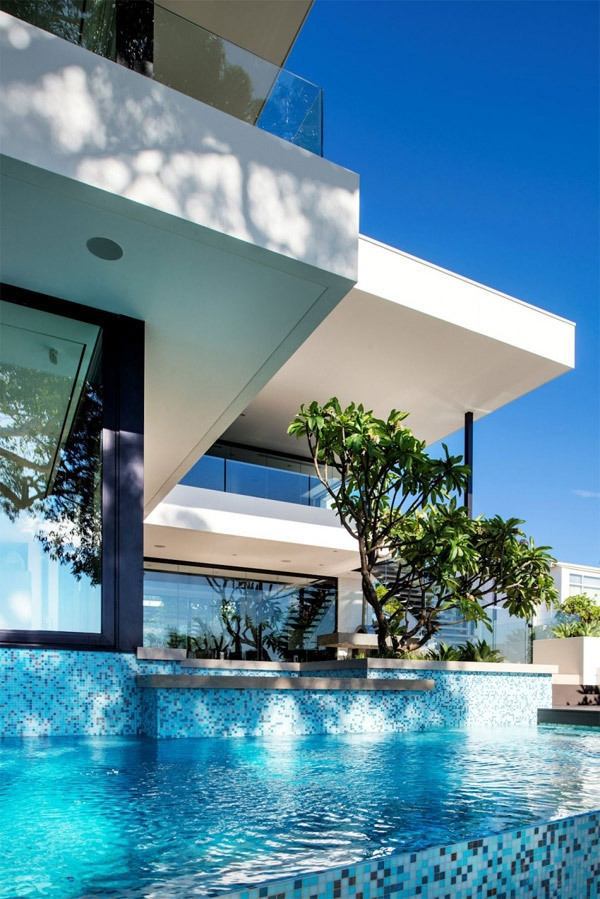 Modern house with gorgeous views in Australia