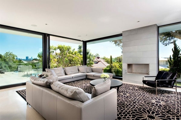 Modern house with gorgeous views in Australia
