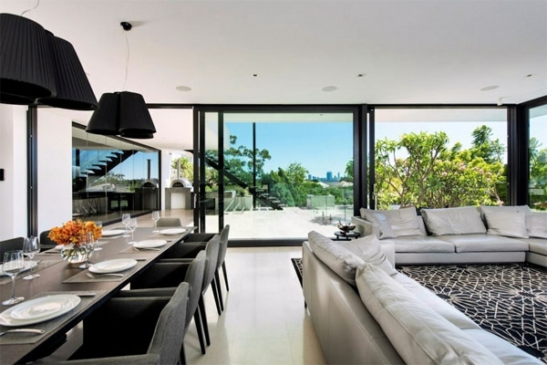 Modern house with gorgeous views in Australia