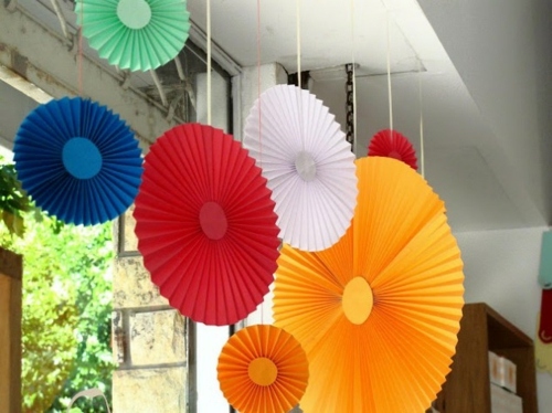 Easy DIY party decoration made of paper