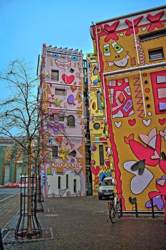 Contemporary - House facade underline - all bring rainbow colors to use