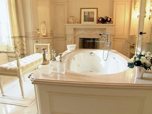 25 Bathroom designs with built-in fireplaces - romantic atmosphere
