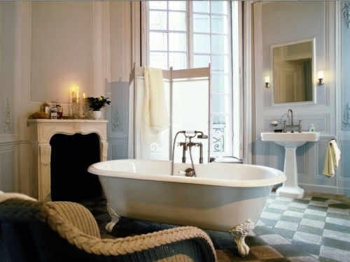 25 Bathroom designs with built-in fireplaces - romantic atmosphere
